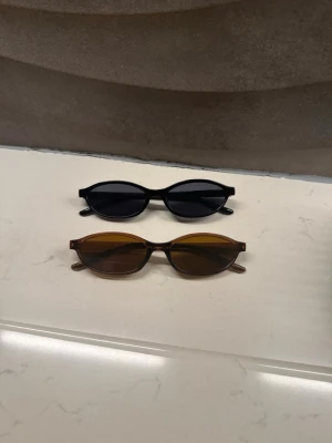Solglasögon 2 st - Helt oanvända och nya. Båda medföljer