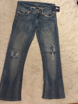 Lågmidjade bootcut jeans  - Super söta jeans. Passar dig om du har lite kortare ben. storlek XS-S 