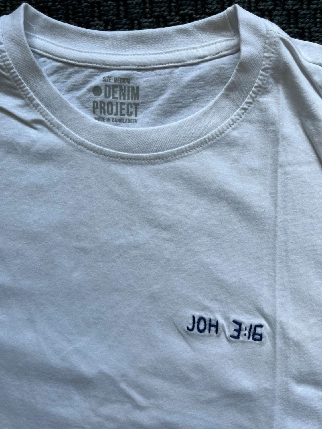 Handbroderad vit t-shirt från Denim Project - 1