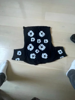 Storlek xs/s - Snygg T-shirt perfekt till sommaren är använd en gång och perfekt skick 