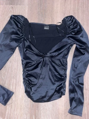 Topp - 🖤Topp från gina tricot storlek xs🖤