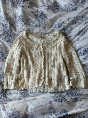 cottagecore virkad kofta - jättefint skick