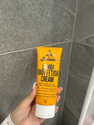 Sol de Janeiro Samba Foot Fetish Cream - Samma lukt som nr 62, använd 2 gånger därav finns mycket kvar av produkten!! 