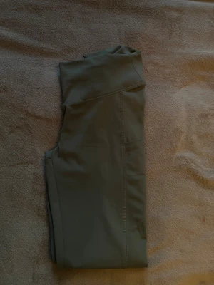 Sport leggings  - Säljer ett par sport leggings från lager 157 använda typ 1-2 gånger i storlek S (priset går att diskutera) 🩷
