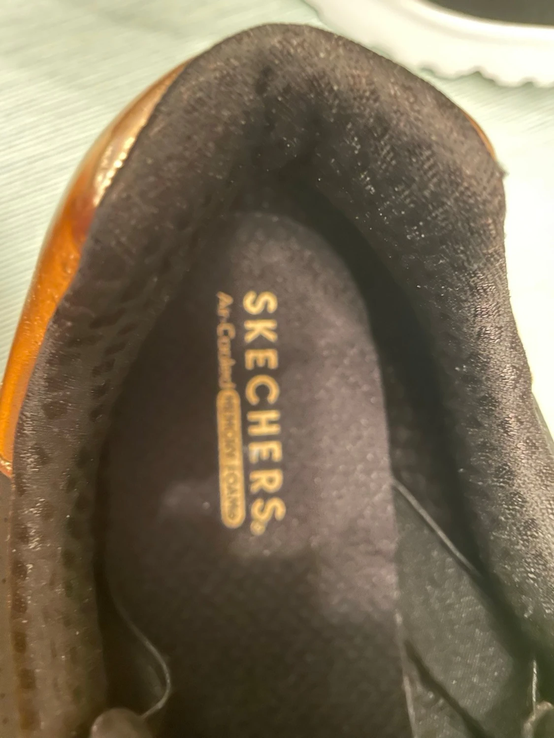 Svarta Skechers sneakers med vit sula - 2