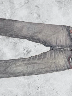 Grå Jacob cohén jeans - 610 special tailor made italienska Jacob cohén. Väldigt sällsynta, schyssta slitningar och färg. Priset är ej hugget i sten. 110cm längd.