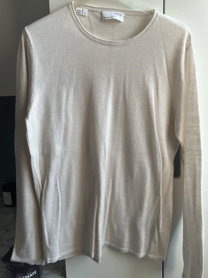 Selected Homme Tröja - Storlek S, perfekt för våren. Hör av er vid fler frågor💯😁