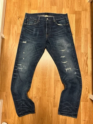 Ralph Lauren denim and supply selvedge jeans - Säljer nu dessa Ralph Lauren denim and supply selvedge jeans i storlek 36/34 men kan passa mindre! Grymt snyggt användt skick, snygg fade på baksidan och lagningar på framsidan! Slim fit! Skriv gärna vid frågor 👌