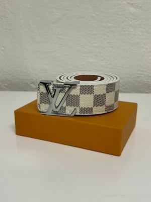 Lv Bälte  - Helt nytt aldrig använd. Storlek 110. Snabb frakt. Endast bälte.