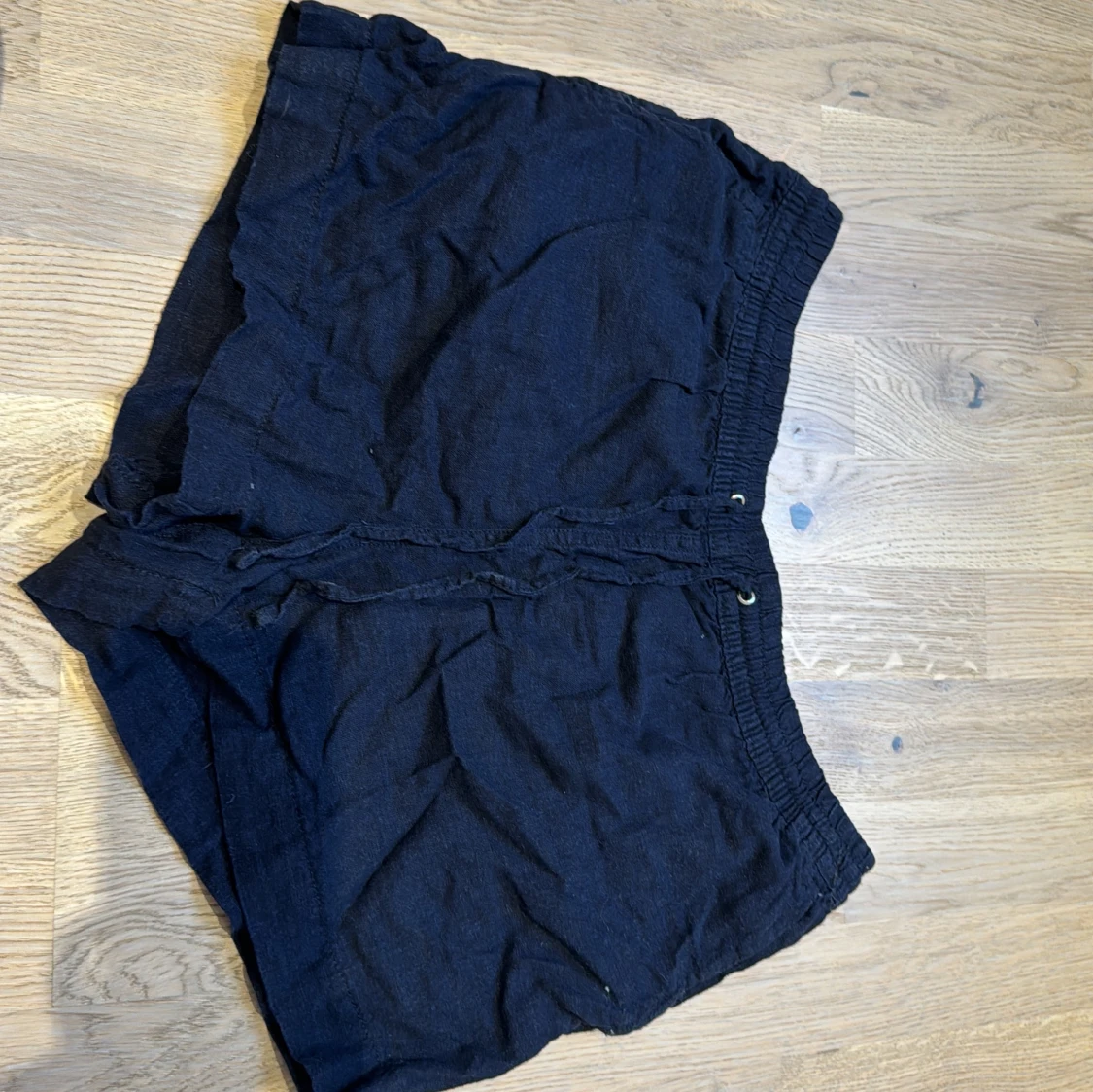 Mörk blåa shorts från H&M