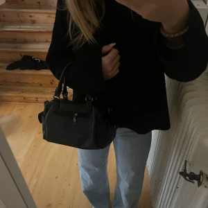 Blåa jeans  - Ett par ljusblåa vida Jeans i storlek 36!💞