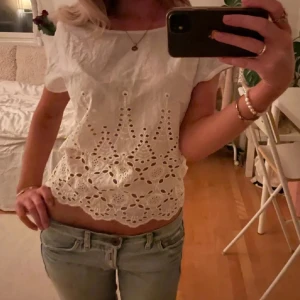 Blus - Jättesnygg blus med öppen rygg!!💗 de två första bilderna är lånad men tredje är min. Säljer toppen för att den är för stor