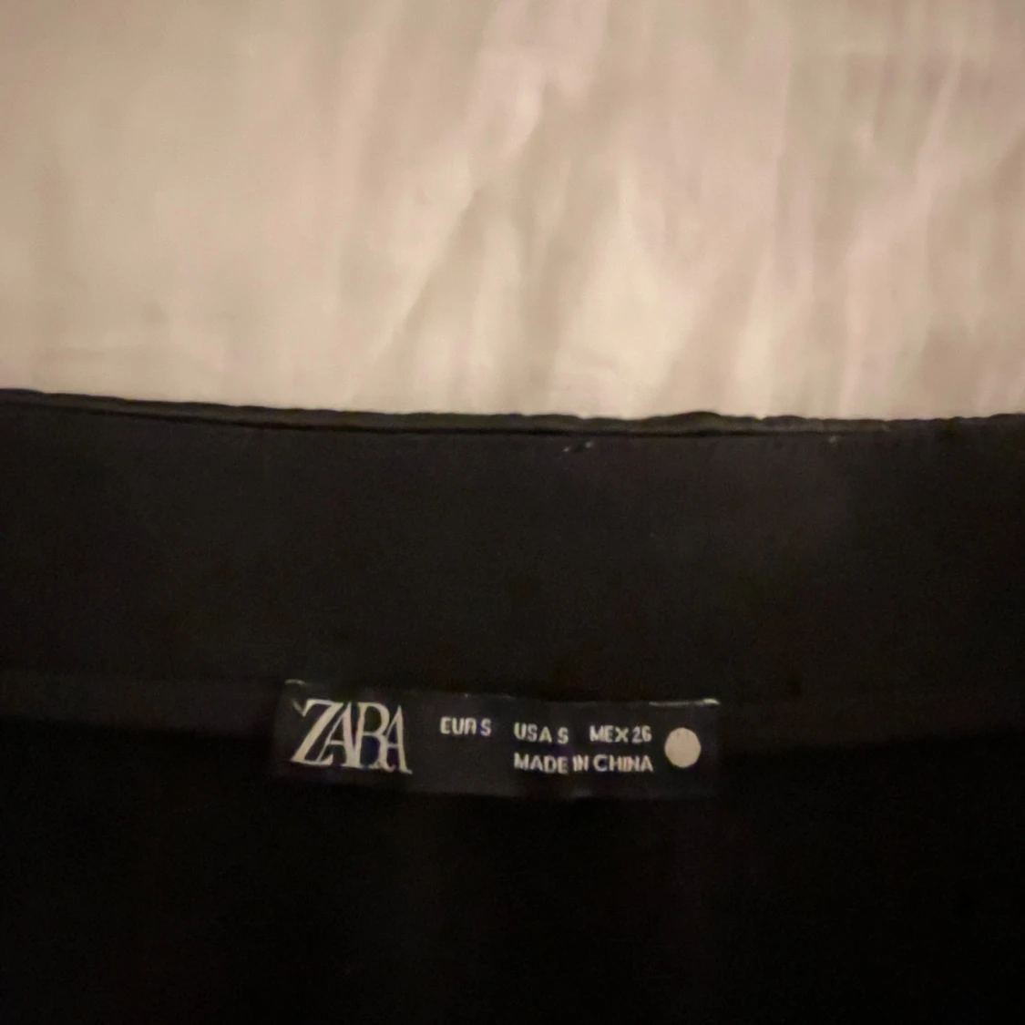 Minikjol i satin från Zara - 90