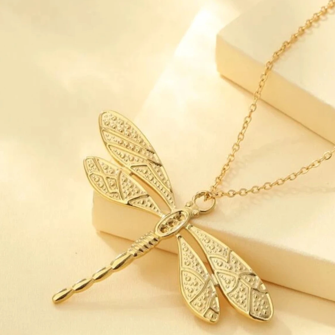 Guldhalsband med trollslända - 90