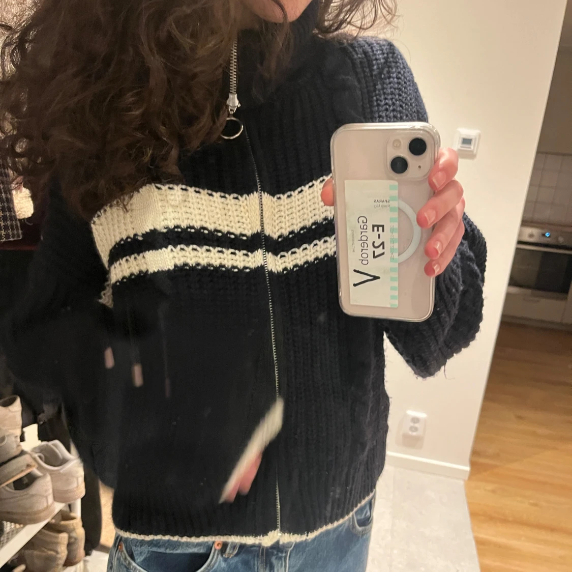 Marinblå stickad kofta med dragkedja