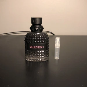 Valentino parfym - 2ml sampels av valentino👍 Luktar jätte gott och man kan ha den året runt🙂Min favorit🤫