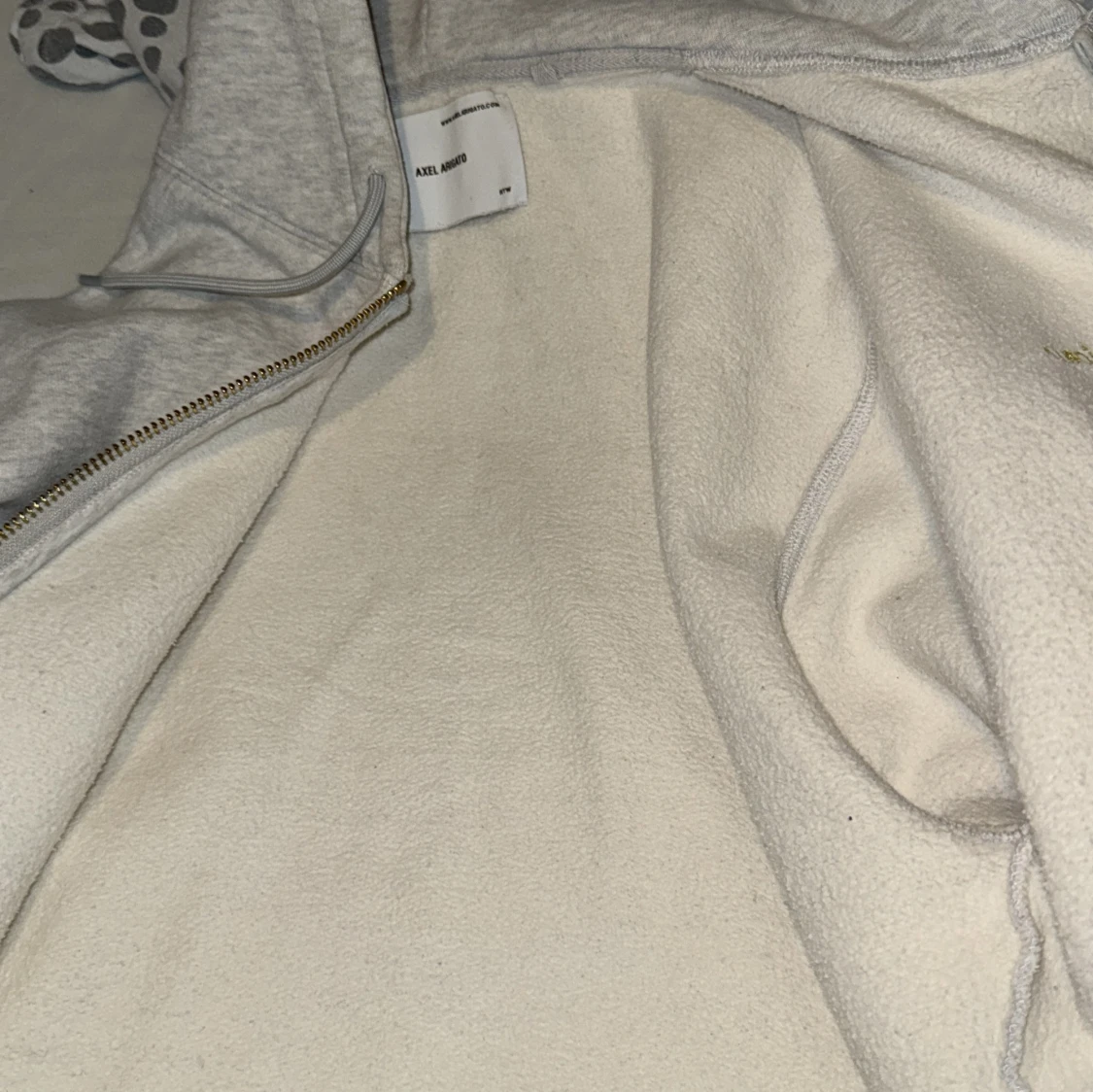 Grå hoodie från Axel Arigato  - 93