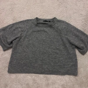 Stickad - Storlek s pris 40