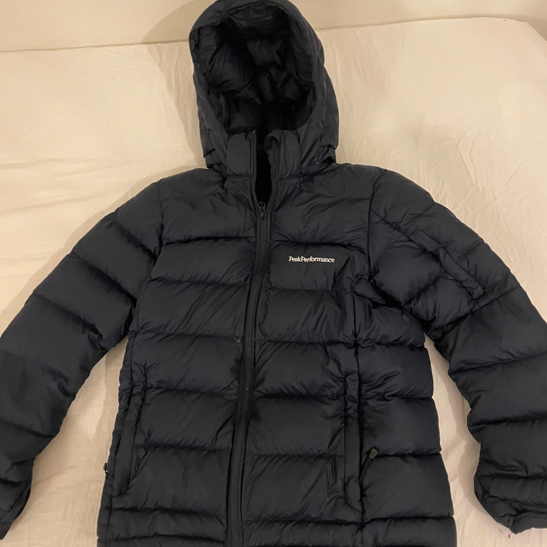 Mörkblå dunjacka från Peak Performance - 90