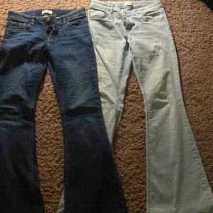 Jeans  - Säljer min fina Freja jeans samma modell med olika färger bra skick stolek 158 i båda säljer för 150kr styck 