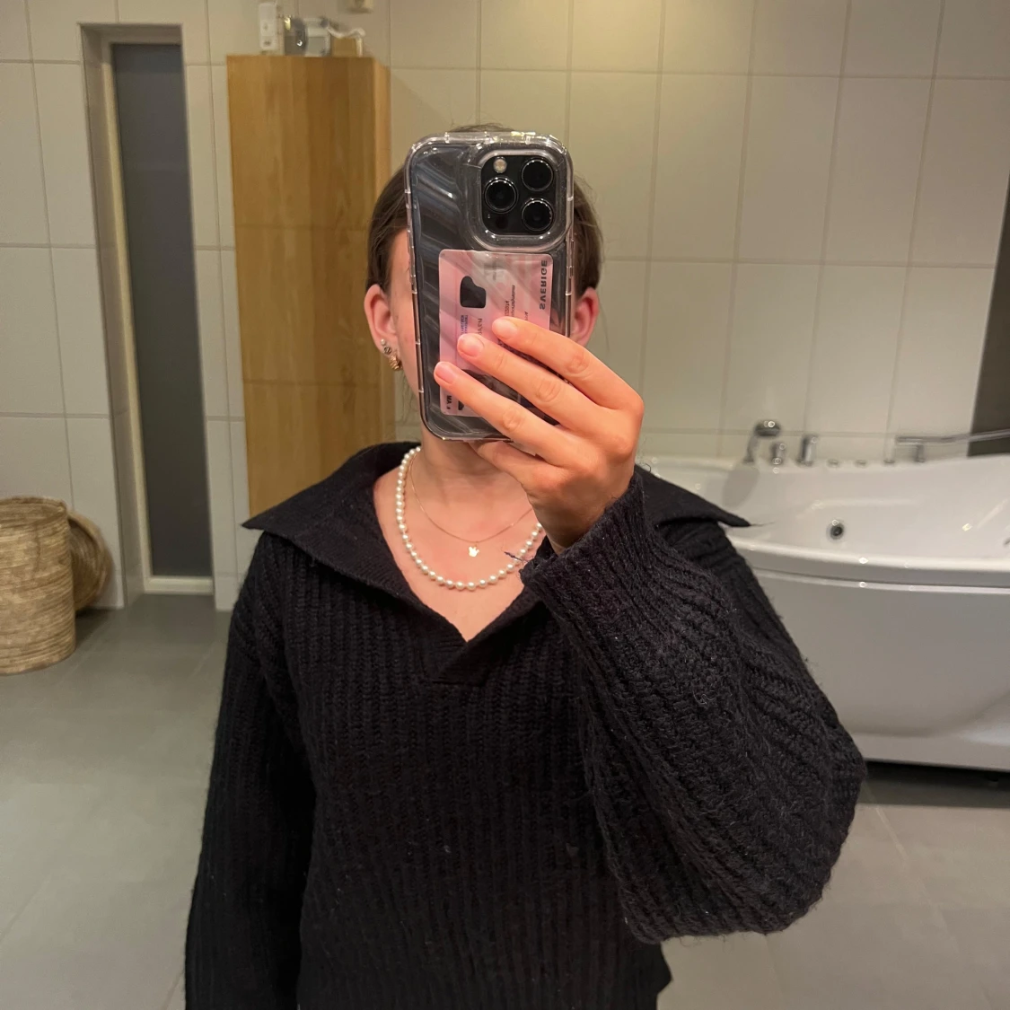 Svart stickad tröja