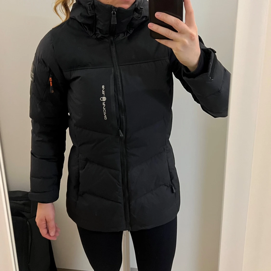 Svart dunjacka Sail Racing