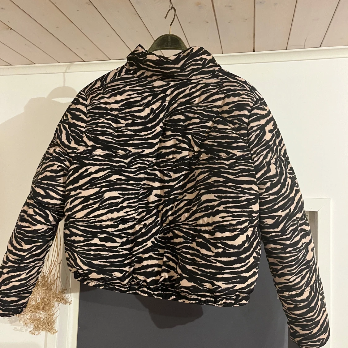 Zebramönstrad pufferjacka - 91