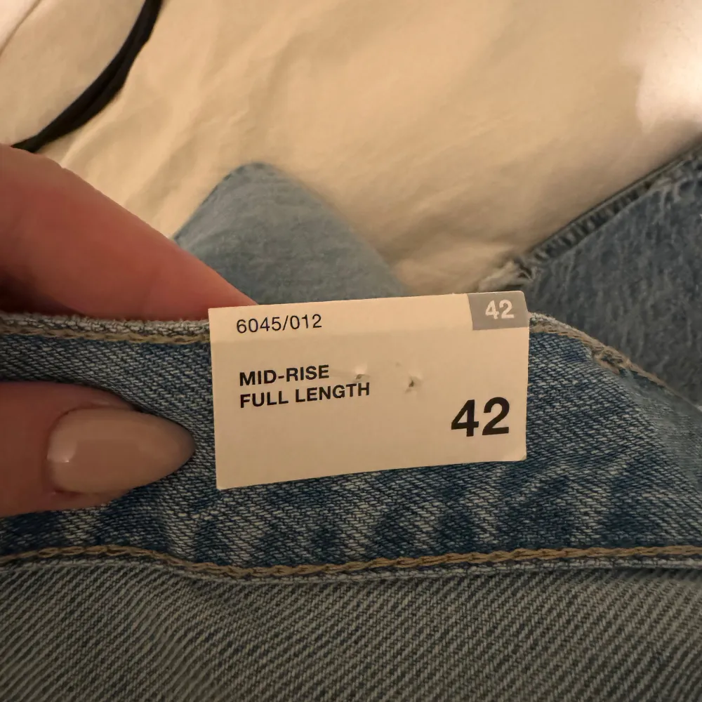 Oanvända jeans från Zara. Jeans & Byxor.