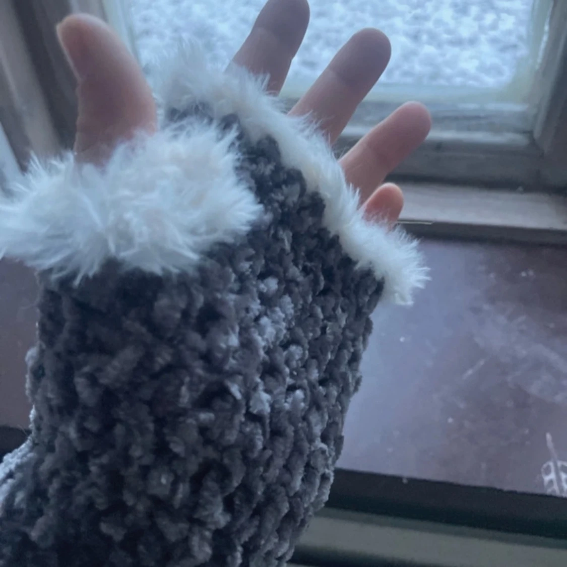 Grå virkade handledsvärmare - 91