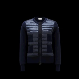 moncler cardigan  - vill nån byta min fina marinblåa cardigan till en svart i storlek xs, s eller m funkar 