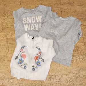 tre st tröjor strl xs-s - du får alla tre för 100 kr! använda men i gott skick.