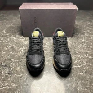 Rock runners - Ett par feta rockrunners i ett fint skick 9-10✅pris runt 7000kr men säljer bara för 2899 .🤯Stolek 40 men passar 41👑|pris kan diskuteras /hör av vid fundering.