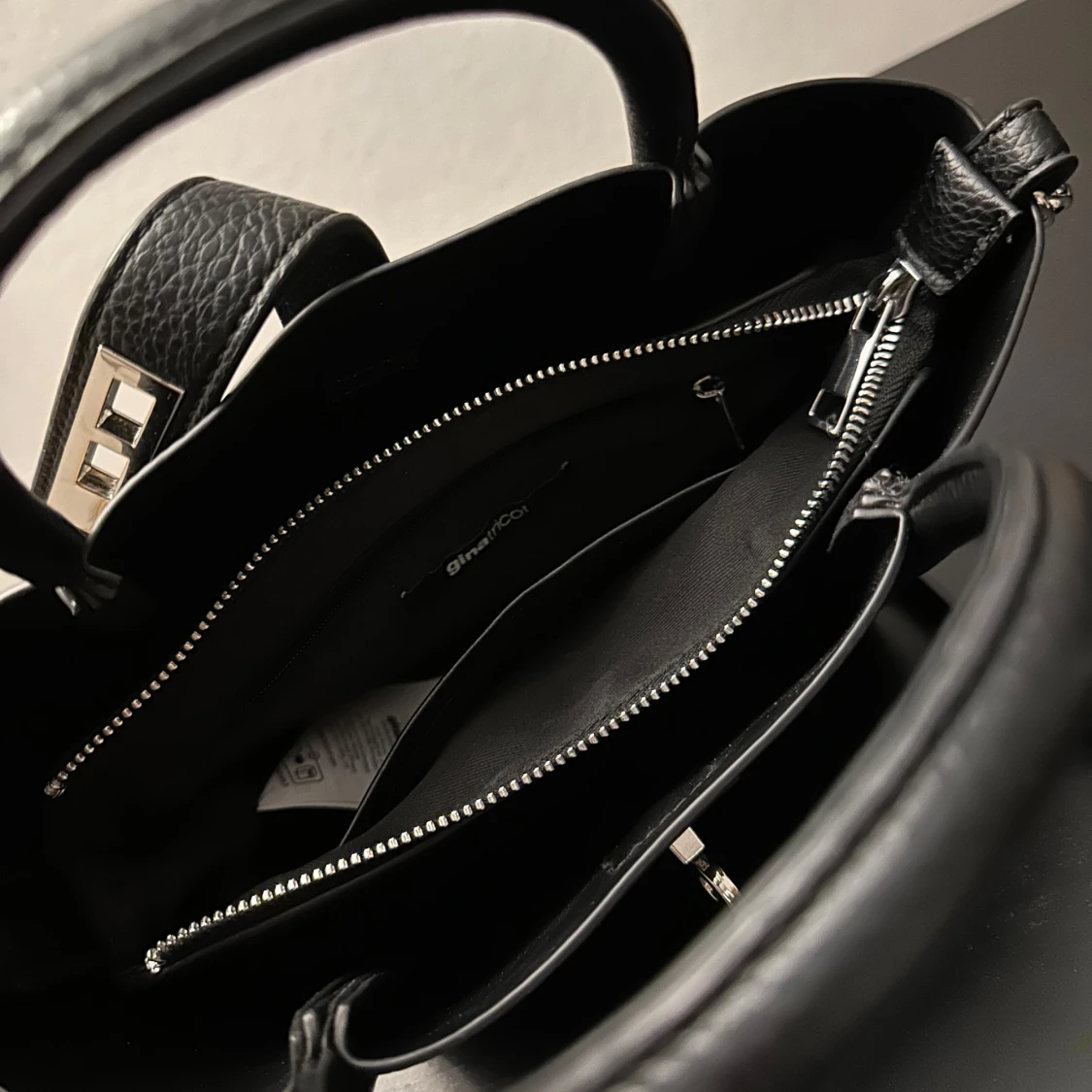 Svart axelväska med dragkedja - 90