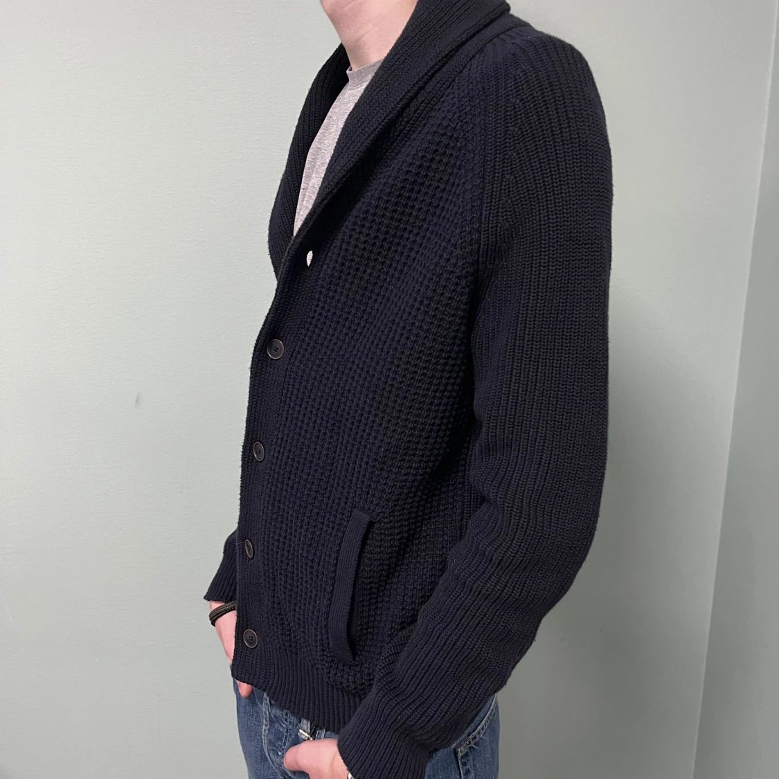 Svart stickad kofta med knappar - 90