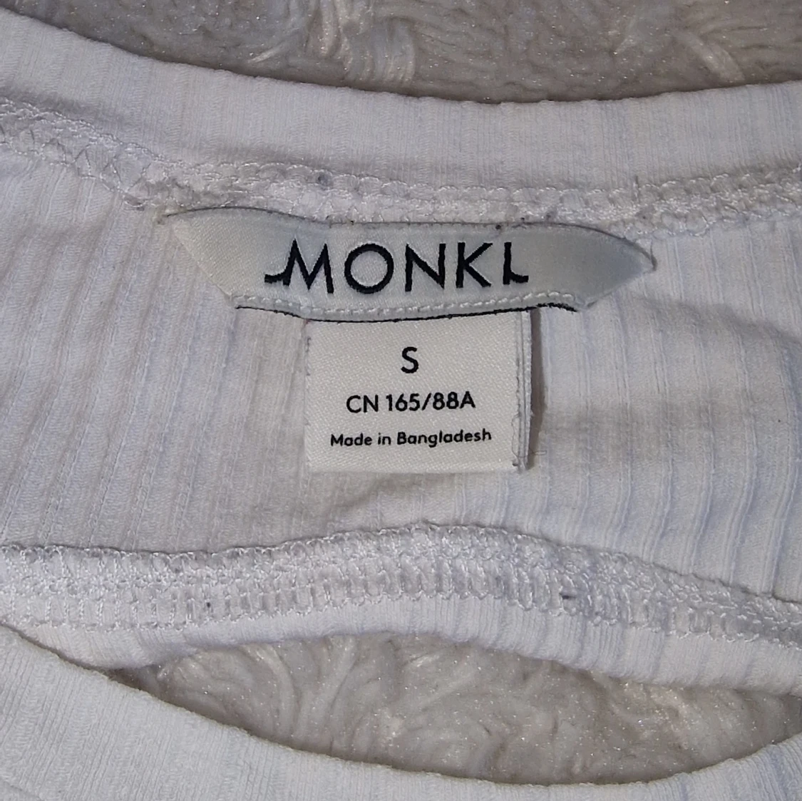 Vit ribbad topp från Monki - 91