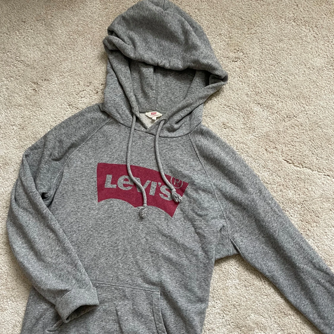 Grå hoodie från Levi's - 90