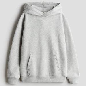 Grå hoodie från H&M❤️ - Säljer en enkel och bekväm grå hoodie från H&M. Jag säljer den för att den blivit för liten och den är i mycket bra skick.