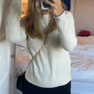 Stickad tröja Vero Moda - Stickad tröja från Vero Moda, perfekt inför hösten!🍂