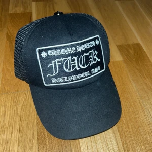 Chrome Hearts keps - Nyskick, använd enstaka gånger under förra sommaren. Ligger på StockX för 7000kr.