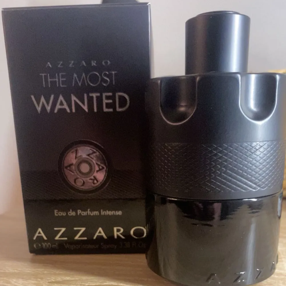 Säljer en flaska Azzaro The Most Wanted Eau de Parfum Intense. Oanvänd! En av de godaste parfymen jag luktat på. 100ml. Ordinarie pris: 874kr. Perfume.