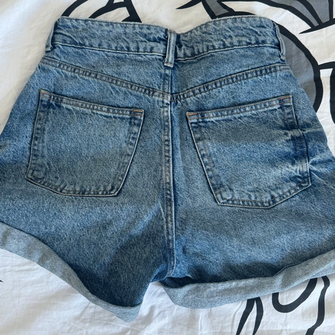 Blå jeansshorts från H&M - 92