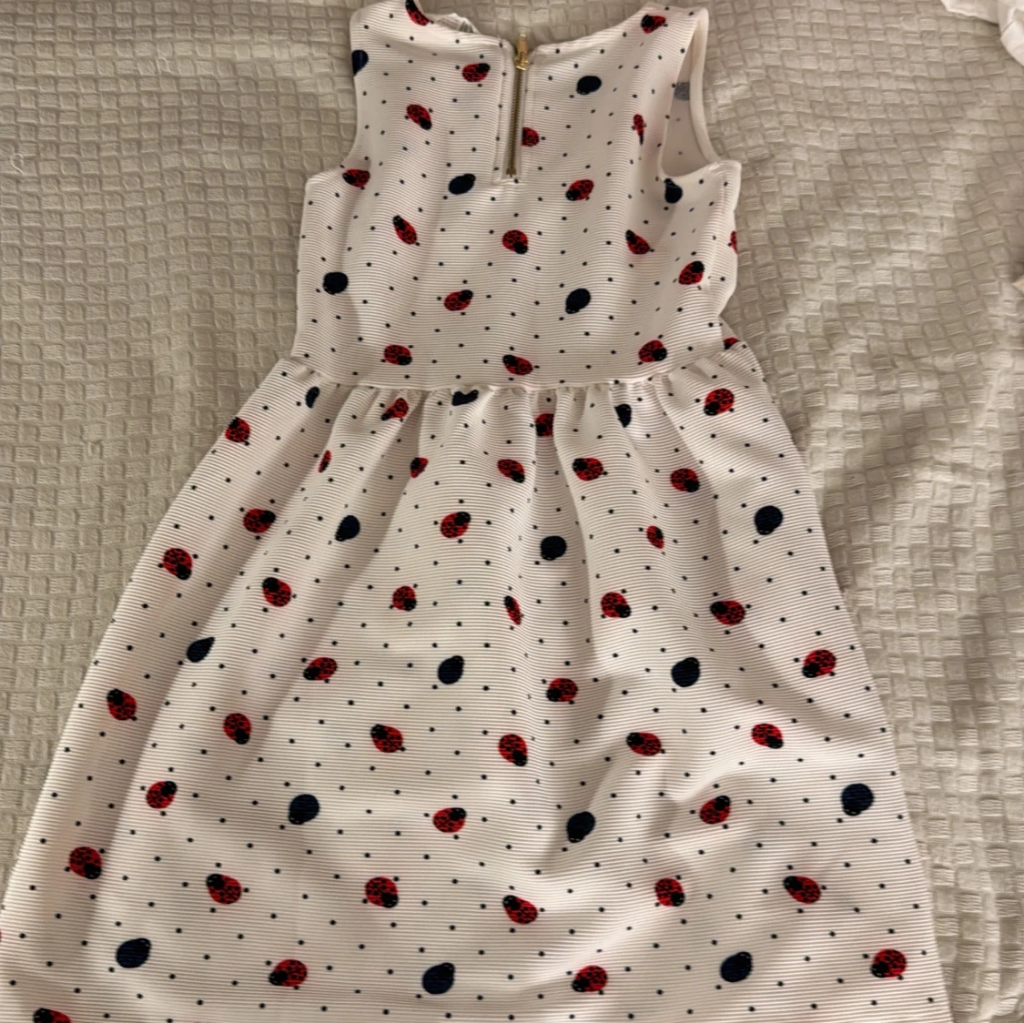 Vit klänning med nyckelpigemönster från H&M - 90