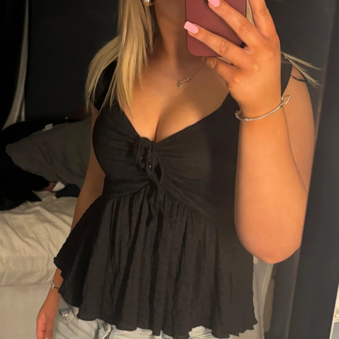 Svart ärmlös topp med knyt