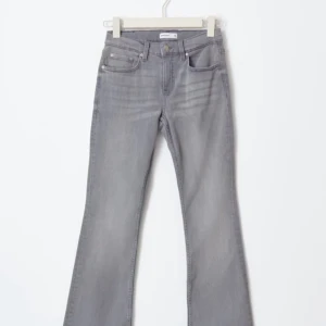 Grå jeans - Snygga gråa jeans från ginatricot. Använda 1 gång