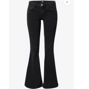 Lågmidjade jeans  - Flare jeans ifrån BDG jeans💞använda en gång och tyvärr blivit för små