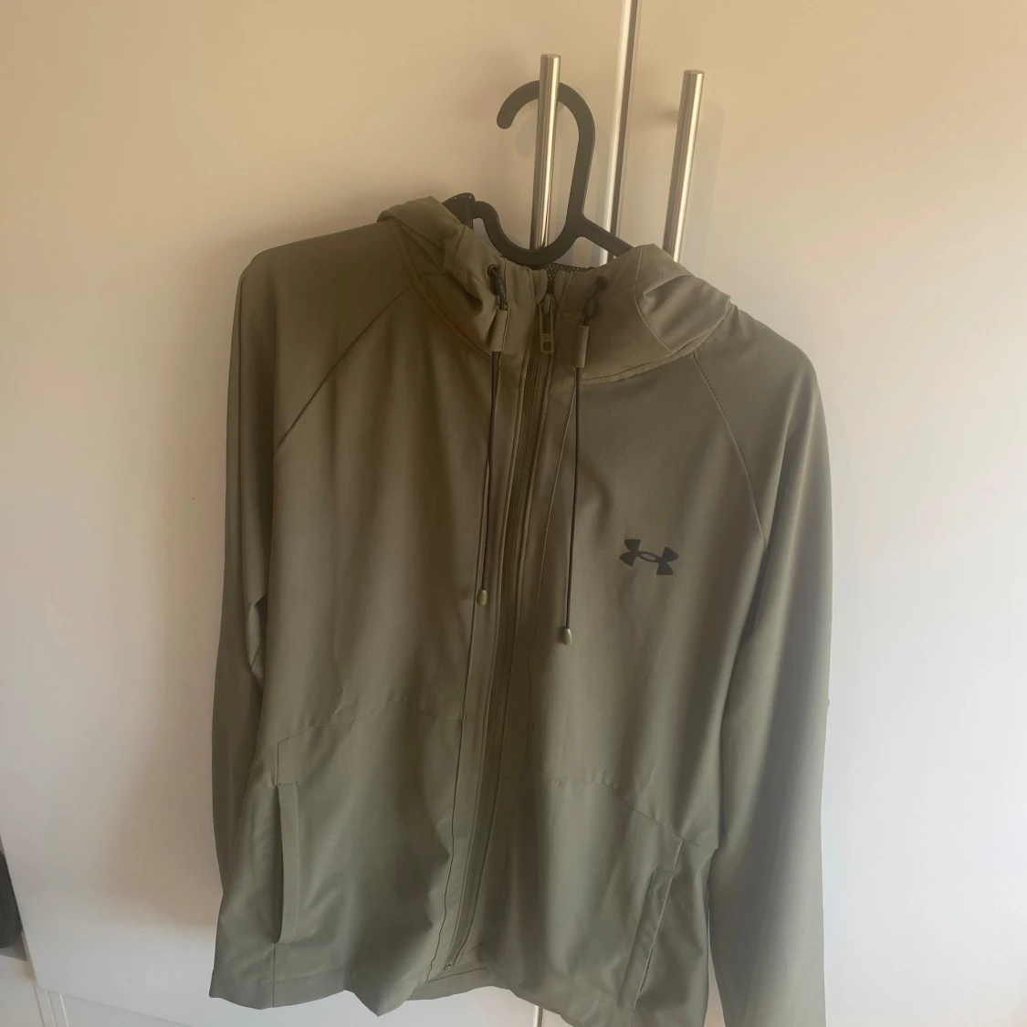 Under armour vind jacka  - 90