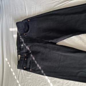 Säljer mina jeans då jag inte använder dem. Typ helt nya använd 1-2 gånger  Storlek W29 L32