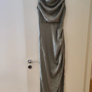 Festklänning - Jättefin festklänning storlek 38