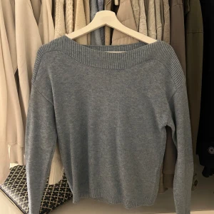 Tröja  - Säljer min tröja från vila, använd få gånger!!