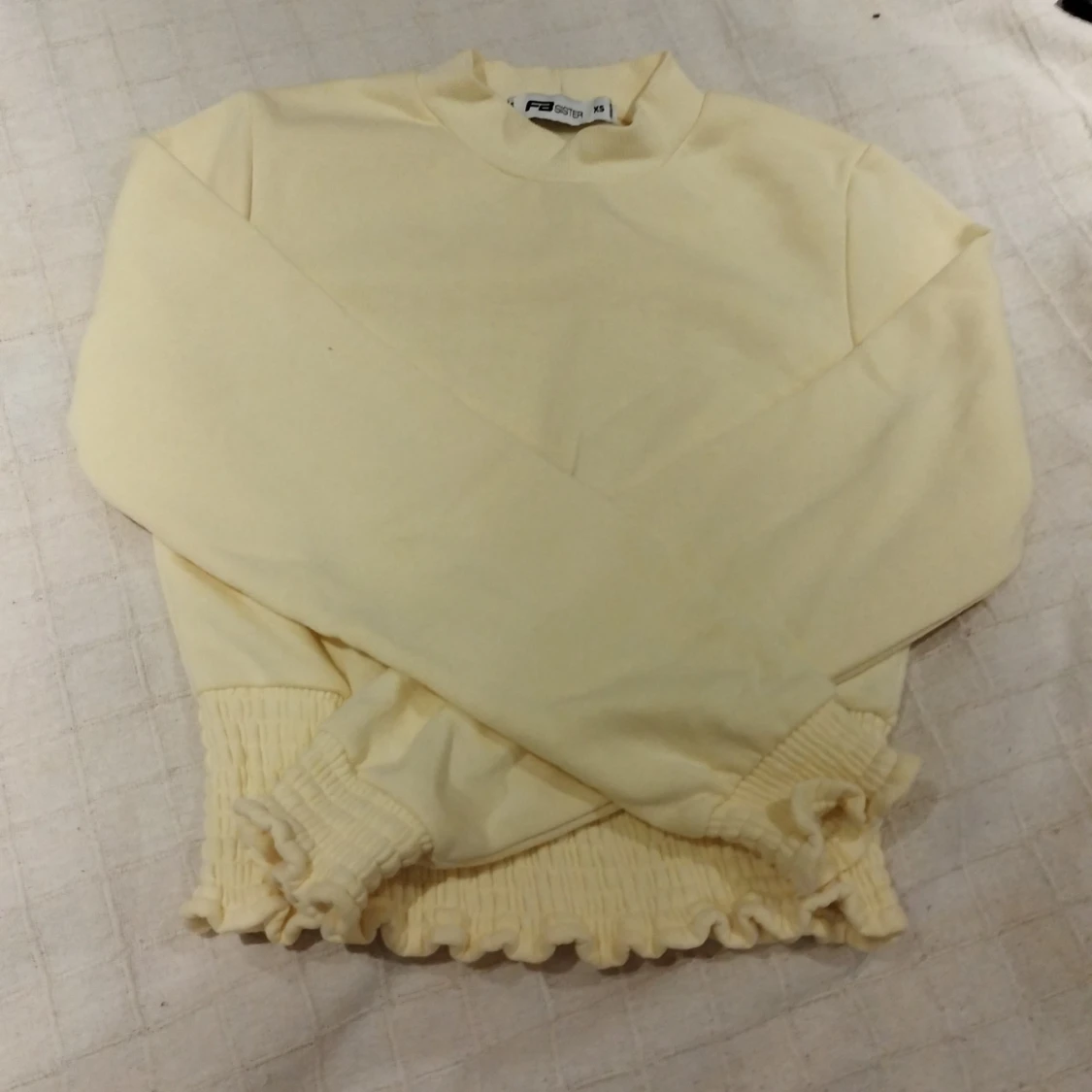 Gul tröja från FB Sister